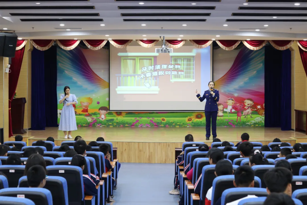她用作品記錄這群英雄的感人瞬間，更用知識救了許多人！